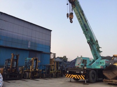 Cho thuê xe nâng, xe cẩu tự hành các loại